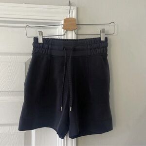 Lululemon Soft Ambitions High Rise Short in Black Size 2